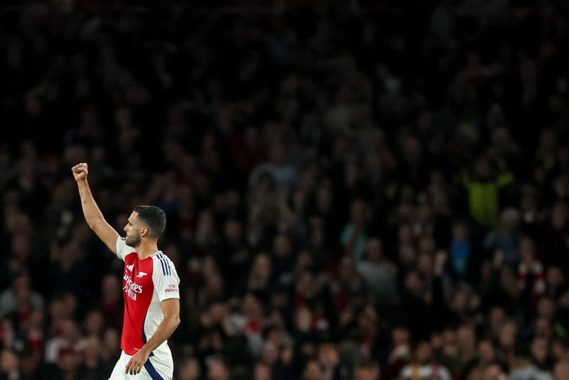 England: Arsenal minnkaði forystu Liverpool niður í tólf stig - Fulham kláraði Tottenham í lokin