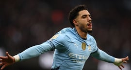 England: Dýrmætur sigur Man City - Nketiah með tvennu