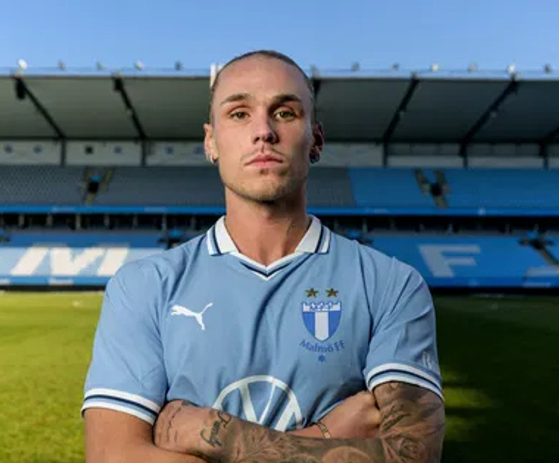 Á síðasta tímabili spilaði Arnór þrettán leiki í deild og skoraði eitt mark fyrir Malmö.
