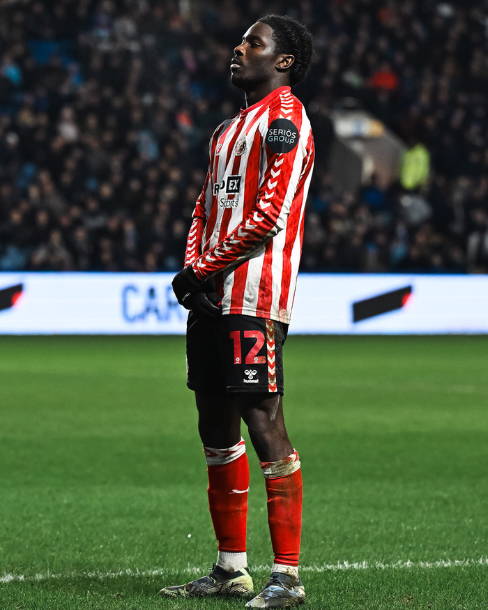 Eliezer Mayenda gerði sigurmarkið í kvöld eftir slæm varnarmistök.