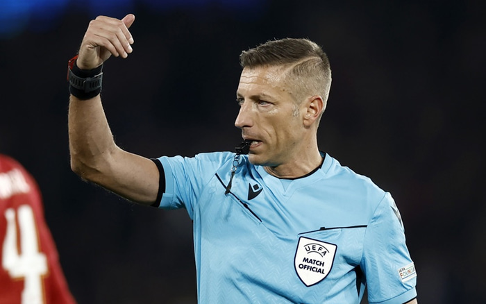 Davide Massa dæmdi leikinn í gær.