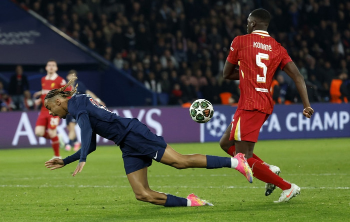 Bradley Barcola og Ibrahima Konate.