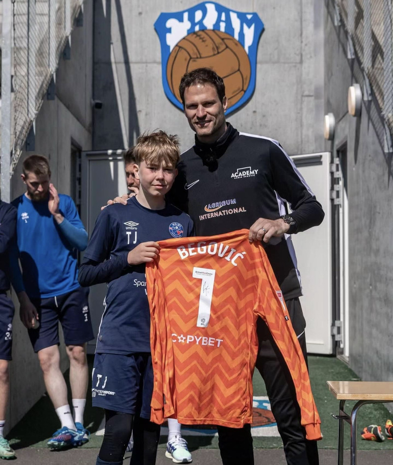 Asmir Begovic ræðir við Fótbolta.net - Spenntur að koma aftur til Íslands