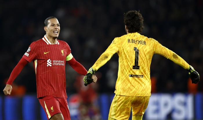 Virgil van Dijk og Alisson hressir og kátir.