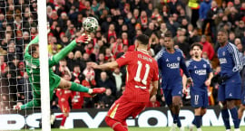 Meistaradeildin: Framlengt í spennuleik á Anfield -...