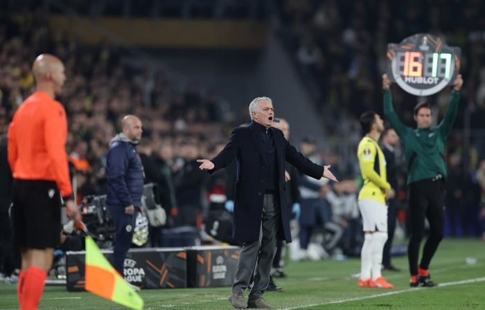 Mourinho gagnrýndi dómgæsluna í Tyrklandi harðlega.