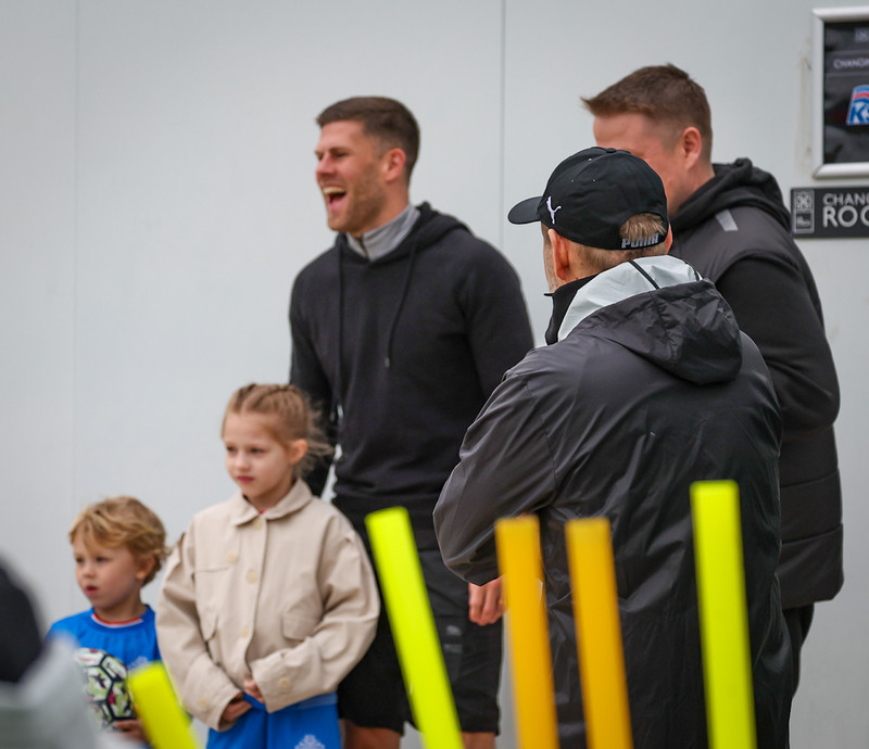 Jói Berg heilsaði upp á landsliðið á Spáni
