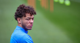 Mikael: Hljómar skringilega en ég kom hingað til að...