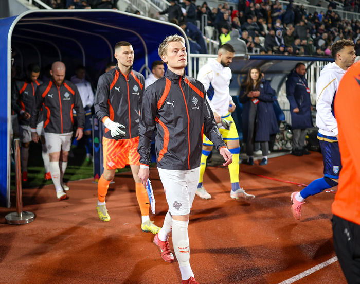 Labbar inn á völlinn í fyrsta sinn sem fyrirliði landsliðsins.