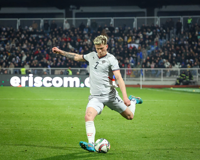 Logi Tómasson í leiknum í kvöld