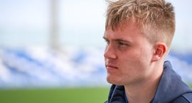 Gerviliðband og skrúfur í ökklann hjá Benoný