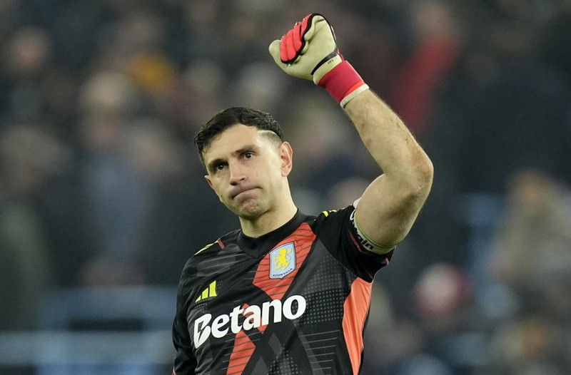 Aston Villa vill yngja upp og er opið fyrir tilboðum í heimsmeistarann