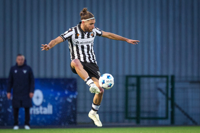 Valor er á bekknum.