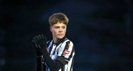 Byrjunarlið KR og ÍBV: Alexander Rafn sá yngsti til...