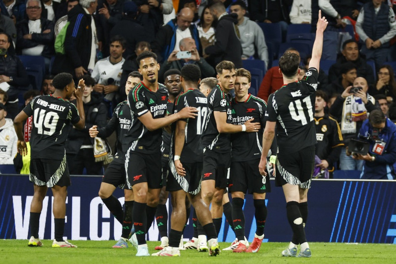 England í dag - Arsenal getur frestað fögnuði Liverpool