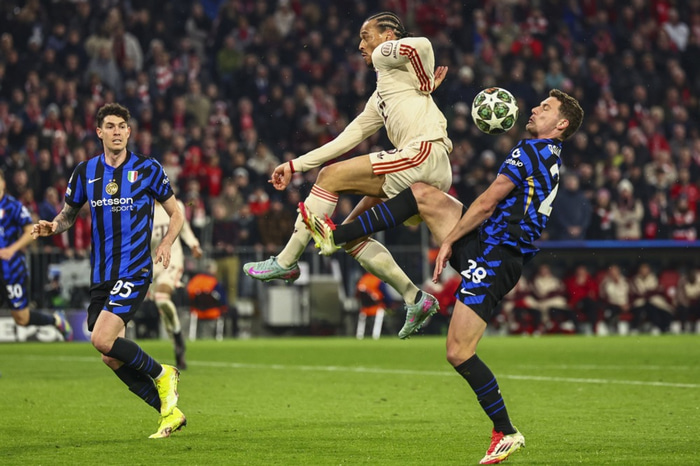 Pavard í baráttunni gegn Bayern