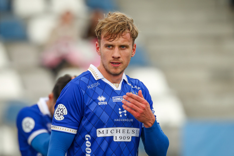 Sigurjón, sem kom frá Grindavík, hefur verið einn besti miðvörður deildarinnar.