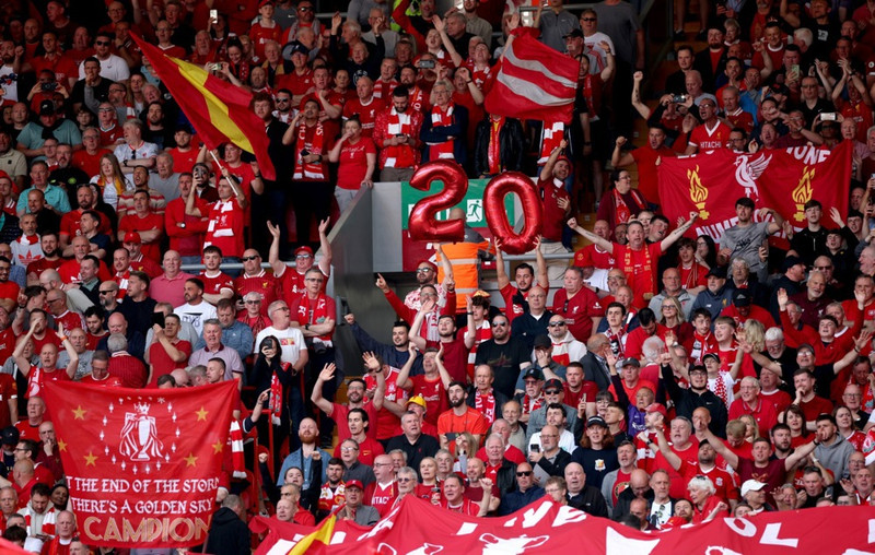 Stuðningsmenn Liverpool voru háværir og fögnuðu 20. meistaratitlinum innilega