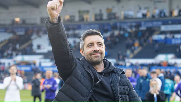 Alan Sheehan lyfti Swansea upp úr fallhættu.