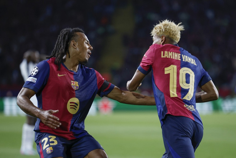 Framlengir við Barcelona til 2030 (Staðfest)