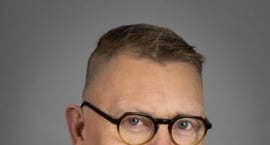 Jón Gnarr byrjaður að halda með ÍR og útskýrir af...