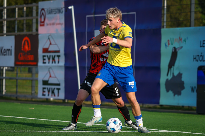 Ármann lék á láni með Grindavík síðasta sumar.