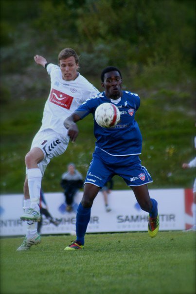 Stefán Ragnar Guðlaugsson og Tomi Ameobi í leiknum í kvöld.
