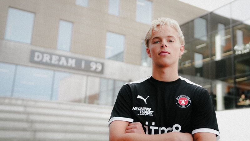 Alexander Máni kynntur hjá Midtjylland.