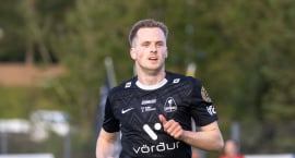 Afmælisbarnið fékk reisupassann eftir hálftíma - VAR...