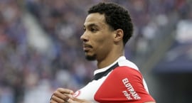 Ekitike flýgur til Liverpool á morgun