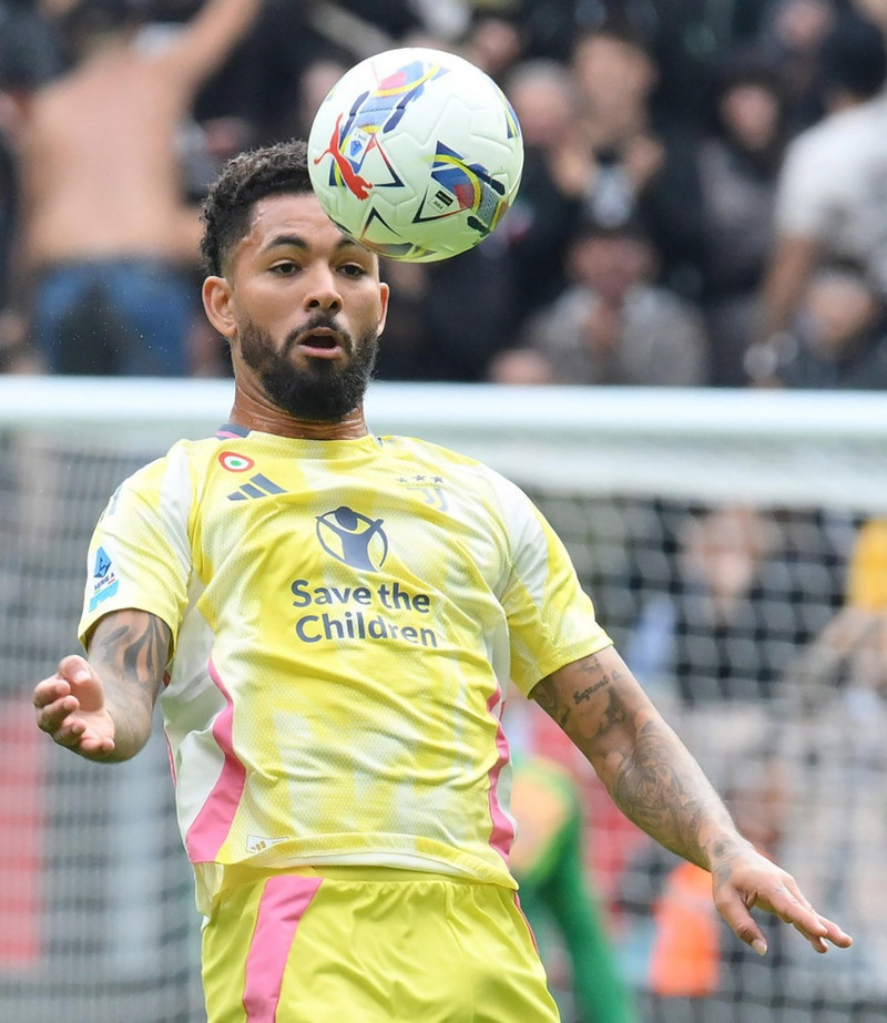 Douglas Luiz fær annað tækifæri