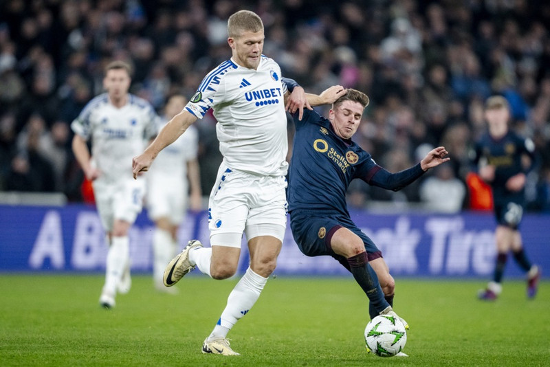Berst um mínútur í liði FCK við Andreas Cornelius.