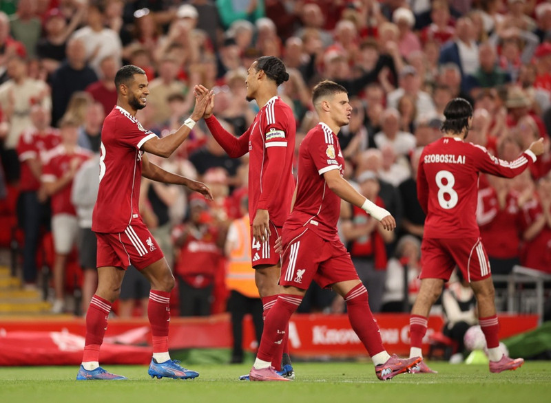 England: Liverpool hóf titilvörnina á sigri