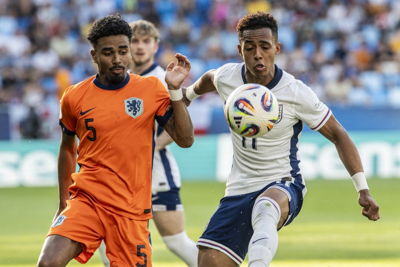 Hutchinson og Ian Maatsen mættust á EM U21 landsliða í sumar. Hutchinson lék mikilvægt hlutverk er England stóð uppi sem sigurvegari á mótinu.