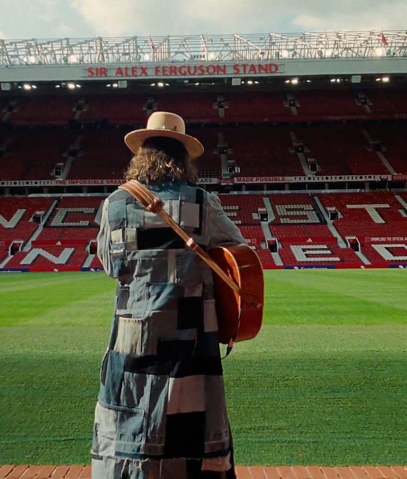 Jökull gengur inn á Old Trafford.