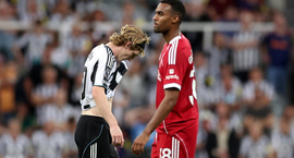 Gravenberch gæti spilað gegn Villa en ekki Isak og Alisson