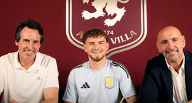 Liverpool íhugar að kalla Elliott til baka