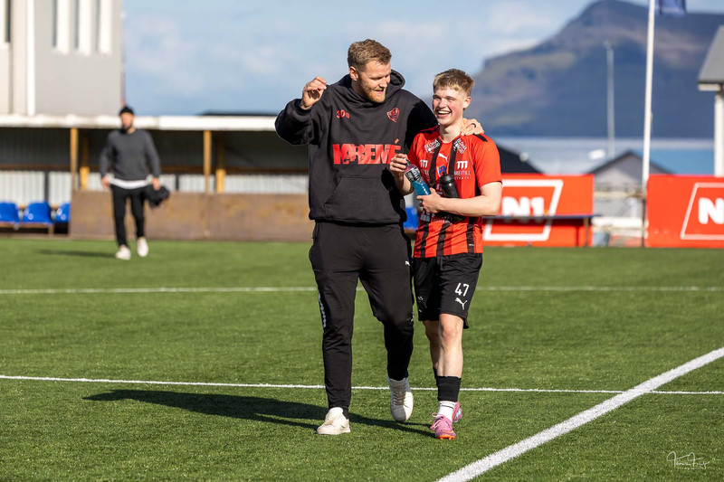Alli Davors hættur með Kára (Staðfest)
