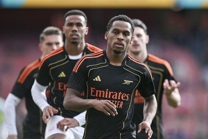 Verður Jurrien Timber í hægri bakverði hjá Arsenal á morgun?