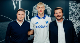 Viktor Bjarki lagði upp í fyrsta keppnisleiknum með FCK