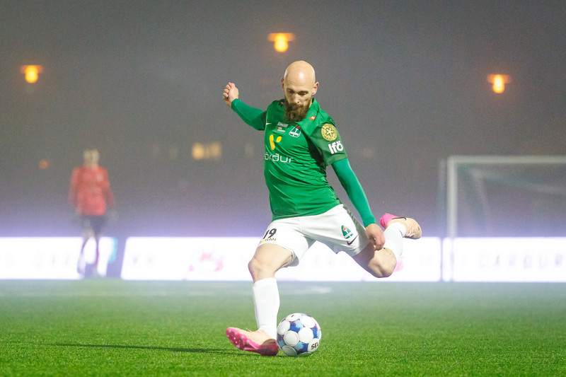 Kristinn Jónsson kemur inn.
