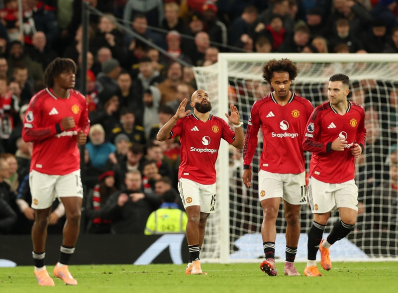 Bryan Mbeumo fagnar á Old Trafford um helgina.
