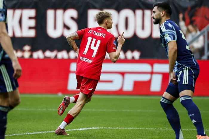 Kristian Nökkvi fagnar marki sínu gegn Ajax