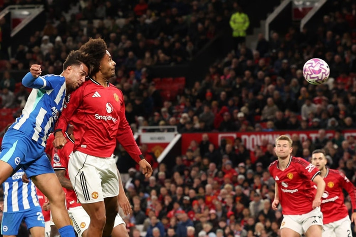 Kostoulas skorar gegn Man Utd