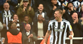 Ákvað að skalla boltann eins fast og ég get