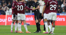 Fékk glórulaust rautt spjald gegn Liverpool -...