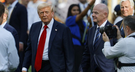 Bjó til friðarverðlaun til að gefa Trump vini sínum