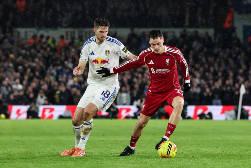 </b>Miðjumaður: Anton Stach (Leeds)</b> - Stóð upp úr í liði Leeds í stórskemmtilegum leik gegn Liverpool. Jafnaði metin í stöðuna 2-2 og lagði upp jöfnunarmarkið.