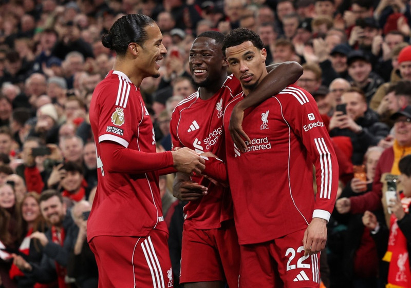 Liverpool mætir neðsta liði deildarinnar, Úlfunum.