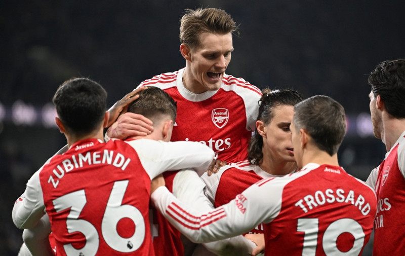 Arsenal mætir Aston Villa í stórleik í kvöld.